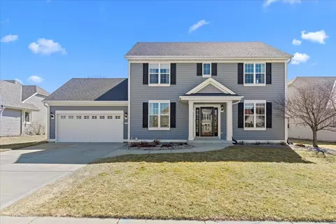 1711 Cloverview, West Bend, WI 53095