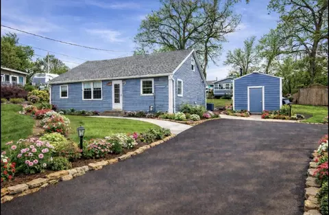33737 S Lakeshore, Burlington, WI 53105
