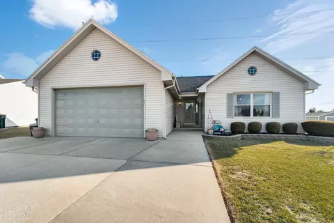 8350 S Golden Flds, Oak Creek, WI 53154