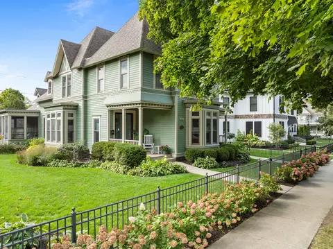 920 Geneva, Lake Geneva, WI 53147