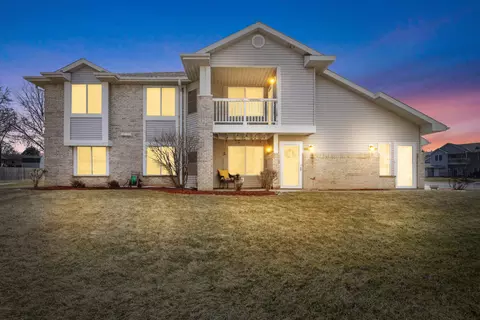 6940 S Rolling Mdws, Oak Creek, WI 53154
