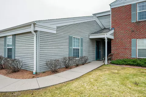 n16w26587 E Fieldhack #E, Pewaukee, WI 53072