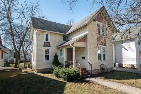 923 Beechwood, Waukesha, WI 53186