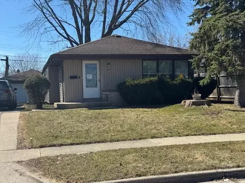 6925 N Darien, Milwaukee, WI 53209