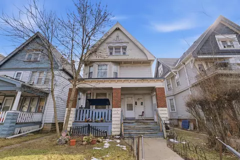 3903 W Walnut #3905, Milwaukee, WI 53208