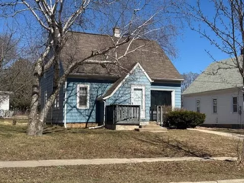 4124 W Kiehnau, Milwaukee, WI 53209
