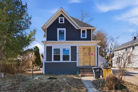 206 Maple, Waukesha, WI 53186