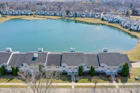 8374 S Tuckaway Shrs, Franklin, WI 53132