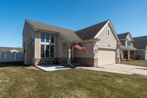 3533 Rivers Xing, Waukesha, WI 53189