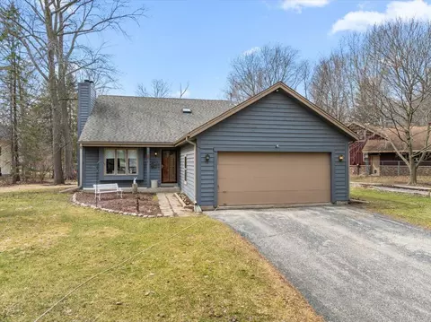 809 Amy Belle Lk, Hubertus, WI 53033