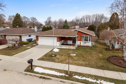 1736 Knoll Crst, Sheboygan, WI 53081