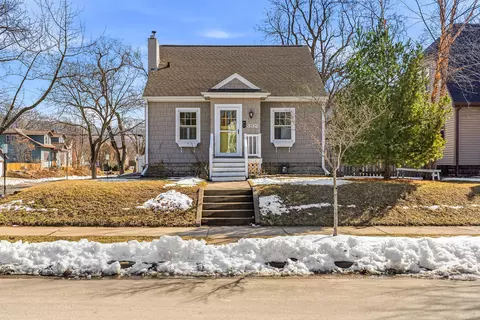 332 22nd, La Crosse, WI 54601