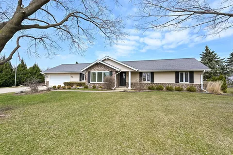 18220 Colline Vue, Brookfield, WI 53045
