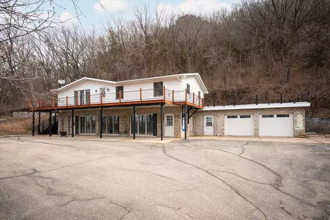 158 State Rd 16, La Crosse, WI 54601
