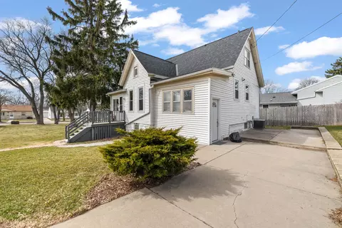 224 W Martin, Milwaukee, WI 53207