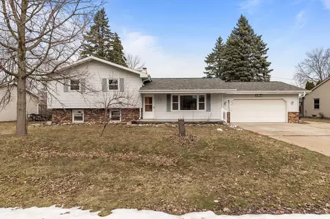 1764 Oakridge, Menasha, WI 54952