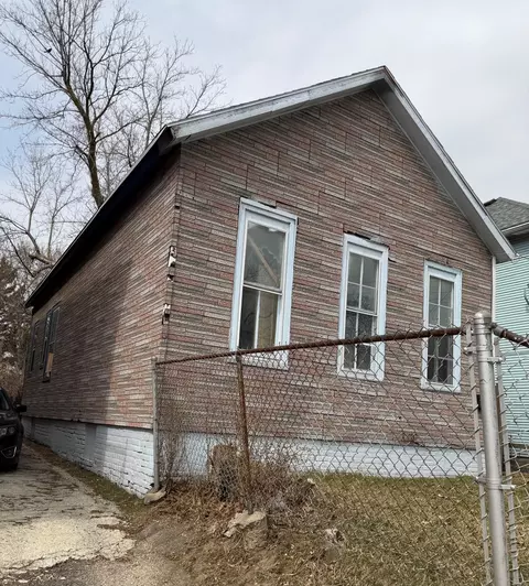 1140 Lasalle, Racine, WI 53404