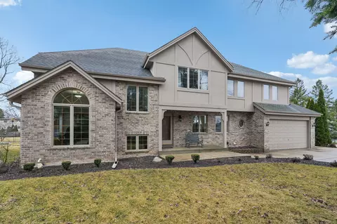 2527 W Goldcrest, Milwaukee, WI 53221