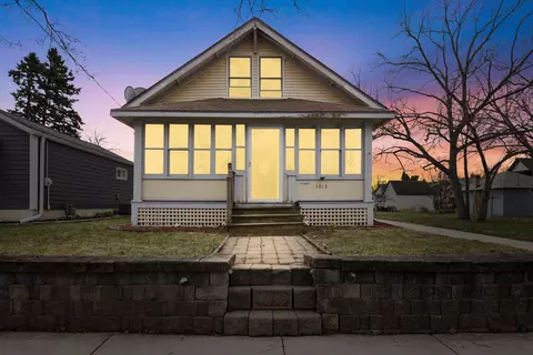 1013 Pearl, Waukesha, WI 53186