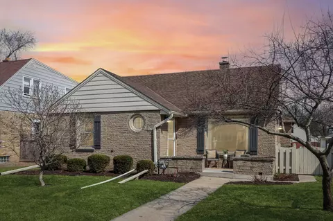 3042 N 88th, Milwaukee, WI 53222