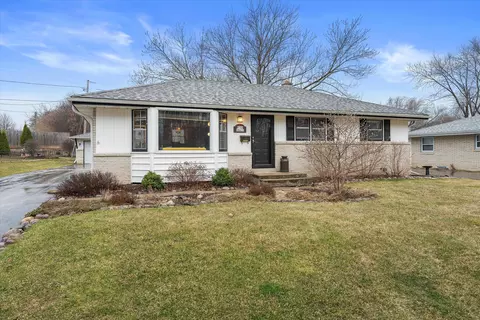 w144n8435 Mac Arthur, Menomonee Falls, WI 53051