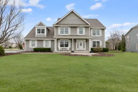 1833 La Belle Spgs, Oconomowoc, WI 53066