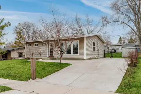 5623 Bentwood, Greendale, WI 53129