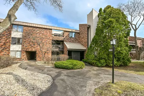 2200 W Good Hope #117, Glendale, WI 53209