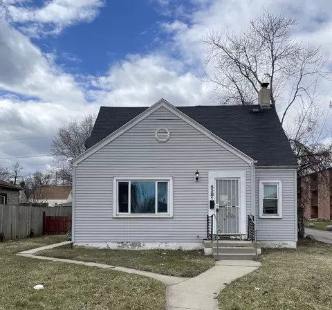 5281 N Teutonia, Milwaukee, WI 53209