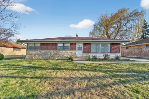 4604 W Dunwood, Brown Deer, WI 53223