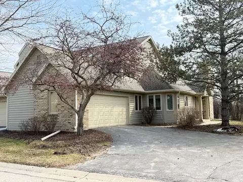 n21w24093 Dorchester #16D, Pewaukee, WI 53072