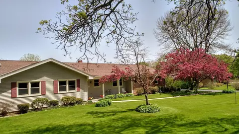 w254s4394 Pin Oak, Waukesha, WI 53189