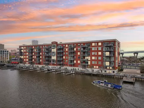 541 Erie #201, Milwaukee, WI 53202