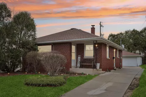 2306 S 85th, West Allis, WI 53227