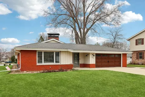 630 Pleasant, Hartland, WI 53029