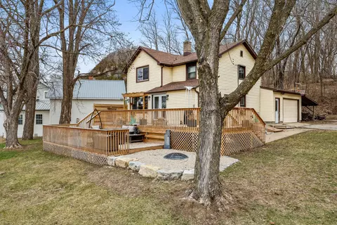 123 Main, Genoa, WI 54632