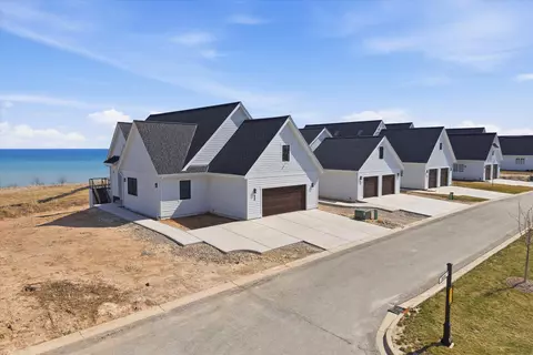 1082 Seanma Wynd, Port Washington, WI 53074