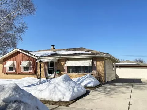 2518 W Denis, Milwaukee, WI 53221