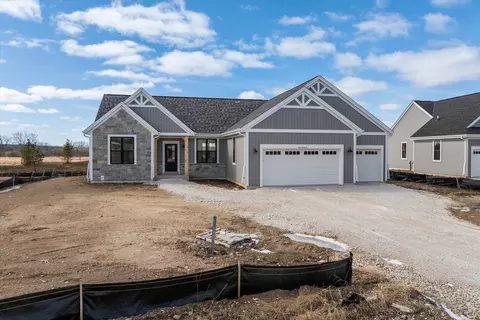 w251n2413 Valleyview, Pewaukee, WI 53072