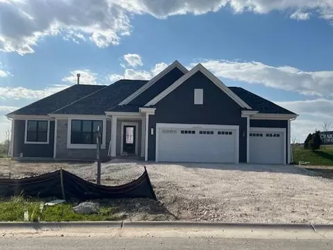 w251n2437 Valleyview, Pewaukee, WI 53072