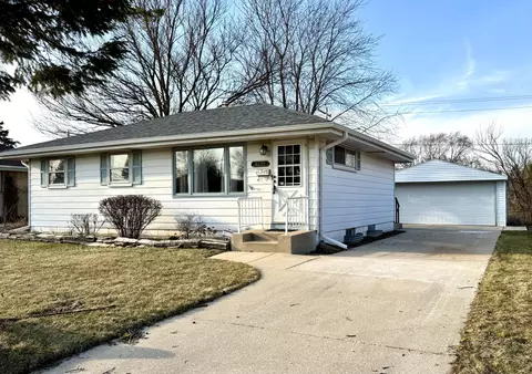 8830 W Acacia, Milwaukee, WI 53224