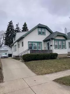 325 N 71st, Wauwatosa, WI 53213