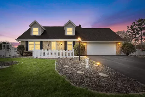 766 Kingston, Hartland, WI 53029