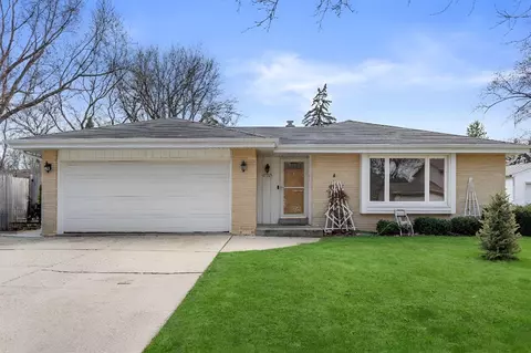 11925 W Lynx, Milwaukee, WI 53225