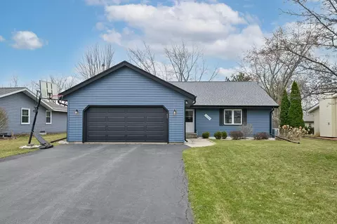 16285 W Mayflower, New Berlin, WI 53151