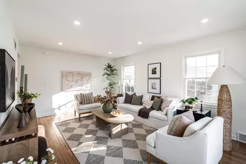860 W La Salle, Glendale, WI 53209