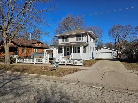 410 E South, Viroqua, WI 54665