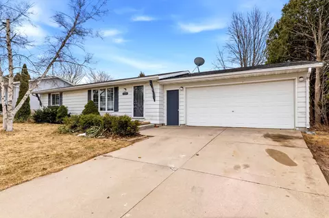 1221 Summit, Manitowoc, WI 54220