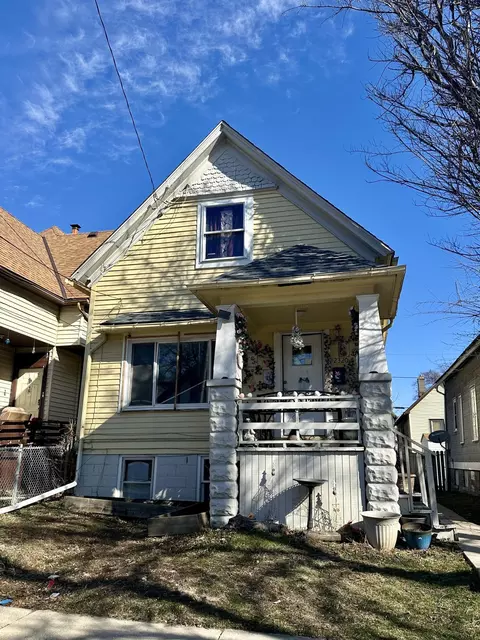 2320 W W Orch #2320A, Milwaukee, WI 53204