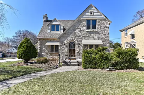 2505 N 82nd, Wauwatosa, WI 53213